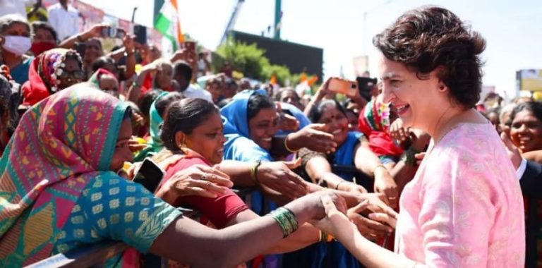 ಕರ್ನಾಟಕದಲ್ಲಿ ಕಾಂಗ್ರೆಸ್ ಅಧಿಕಾರಕ್ಕೆ ಬಂದರೆ ಗೃಹಿಣಿಯರಿಗೆ ತಿಂಗಳಿಗೆ 2000 ರೂ. ಪ್ರಿಯಾಂಕಾ ಗಾಂಧಿ Priyanka gandhi