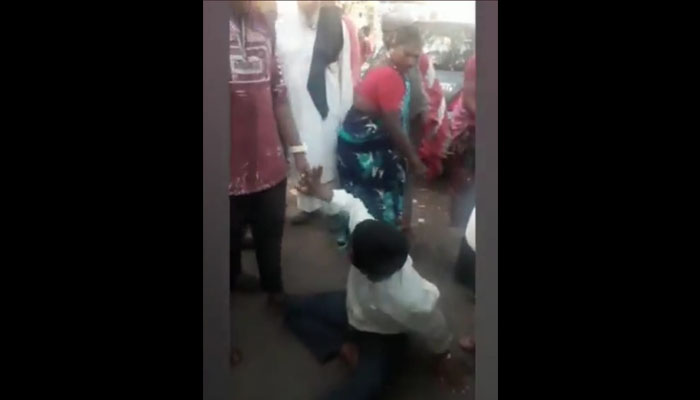 ಕುಡಿದ ಮತ್ತಿನಲ್ಲಿ ಅನುಚಿತ ವರ್ತನೆ : ಮಹಿಳೆಯಿಂದ ಚಪ್ಪಲಿ ಏಟು