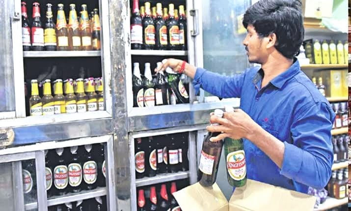 ಹೊಸ ವರ್ಷ ಎಣ್ಣೆ ಕಿಕ್ : ಒಂದೇ ದಿನ 181 ಕೋಟಿ ರೂ. ವಹಿವಾಟು hosa varsha