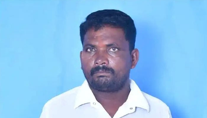 ನಡು ರಸ್ತೆಯಲ್ಲಿ ವ್ಯಕ್ತಿಯ ಬರ್ಬರ ಹತ್ಯೆ kumara