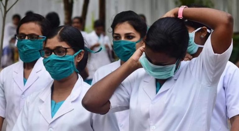 ವೇತನ ಹೆಚ್ಚಿಸಲು ಒತ್ತಾಯಿಸಿ ಖಾಸಗಿ ಆಸ್ಪತ್ರೆ ನರ್ಸ್ ಗಳಿಂದ ಮುಷ್ಕರ mushkara