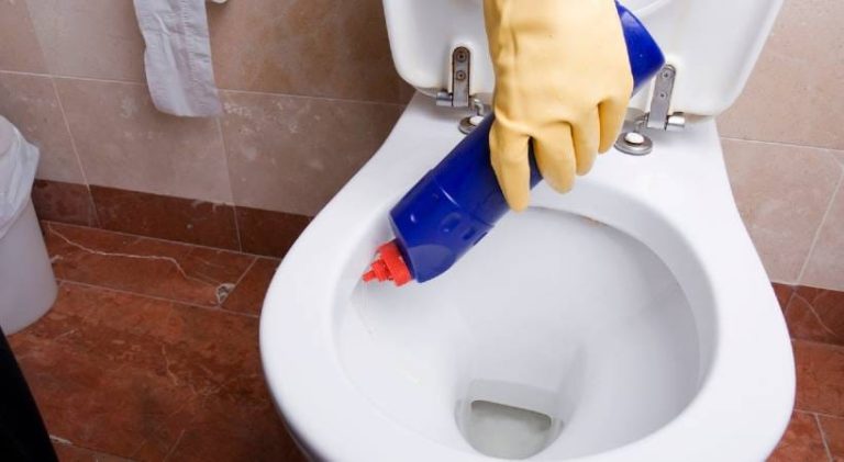 ಜಗಳದ ವೇಳೆ ಟಾಯ್ಲೆಟ್ ಕ್ಲೀನರ್ ಮೈಮೇಲೆ ಬಿದ್ದು ಯುವಕನಿಗೆ ಗಾಯ nerehoreyavara jagala