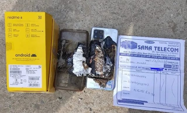 ಮಾತನಾಡುತ್ತಿದ್ದ ವೇಳೆ ಫೋನ್ ಸ್ಫೋಟ phone