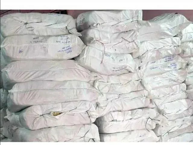 ಪೊಂಗಲ್ ಹಬ್ಬದ ಪ್ರಯುಕ್ತ ಬಡವರಿಗೆ ಉಚಿತ ಪಂಚೆ, ಸೀರೆ ಹಂಚಿಕೆ pongal