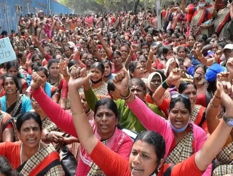 ಮುಂದುವರೆದ ಅಂಗನವಾಡಿ ಕಾರ್ಯಕರ್ತೆಯರ ಪ್ರತಿಭಟನೆ prathibatane