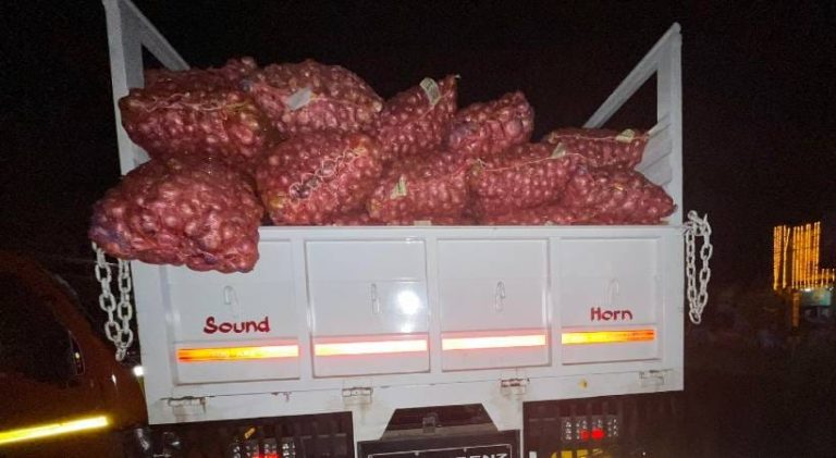 ಕರುನಾಗಪಲ್ಲಿಯಲ್ಲಿ ಈರುಳ್ಳಿ ತುಂಬಿದ್ದ ಲಾರಿಯಲ್ಲಿ 80 ಲಕ್ಷ ಮೌಲ್ಯದ ನಿಷೇಧಿತ ತಂಬಾಕು ಉತ್ಪನ್ನ tambak