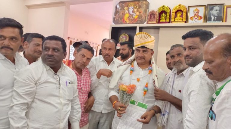 ಜೆಡಿಎಸ್ ಗೆ ಸೇರ್ಪಡೆಗೊಳ್ಳುವಂತೆ ಕಾಂಗ್ರೆಸ್ ಮುಖಂಡ ಕೆ.ಟಿ.ಶಾಂತಕುಮಾರ್ ಗೆ ಜೆಡಿಎಸ್ ನಾಯಕರಿಂದ ಮನವಿ thipatur