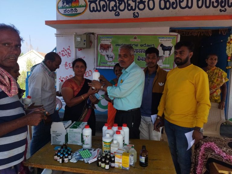 ಪ್ರತಿಯೊಬ್ಬರು ಸಮಾಜಕ್ಕೆ ಕೈಲಾದ ಕೊಡುಗೆಯನ್ನು ನೀಡಿ: ನಿವೃತ್ತ ಜಾನುವಾರು ಅಧಿಕಾರಿ ವೆಂಕಟೇಗೌಡ turuvekere