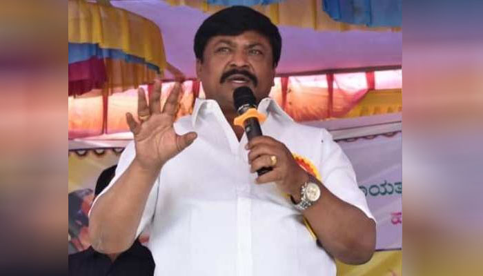 ಸಿದ್ದರಾಮಯ್ಯ ನನ್ನನ್ನು ಮುಗಿಸಲು ಕೋಲಾರಕ್ಕೆ ಬಂದಿದ್ದಾರೆ: ವರ್ತೂರು ಪ್ರಕಾಶ್ ಕಿಡಿ varthur prakash