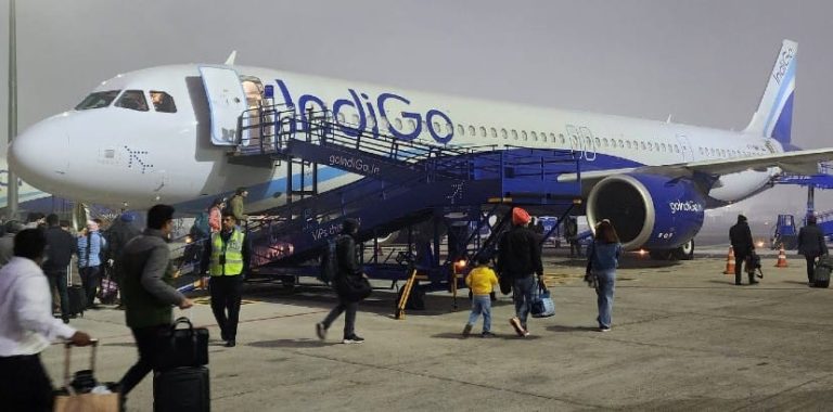 ಇಂಡಿಗೋ ವಿಮಾನದಲ್ಲಿ ಕುಡಿದು ಹಿಂಸಾಚಾರ; ಇಬ್ಬರ ಬಂಧನ vimana