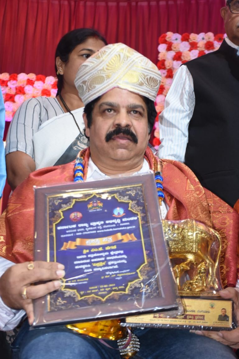 ಎಂ. ಕೆ. ಹೆಗಡೆಗೆ ವಿಪ್ರಶ್ರೀ ಪ್ರಶಸ್ತಿ m k hegade