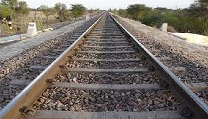 ವೀಡಿಯೋ ಚಿತ್ರೀಕರಿಸುತ್ತಿದ್ದ ವೇಳೆ ರೈಲಿಗೆ ಸಿಲುಕಿ ಇಬ್ಬರು ಯುವಕರ ಸಾವು train