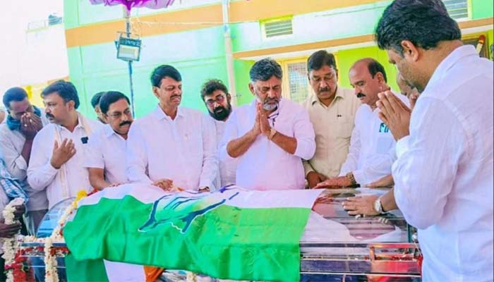 ಮಣ್ಣಲ್ಲಿ ಮಣ್ಣಾದ ಮಾಜಿ ಸಂಸದ ಆರ್. ಧ್ರುವನಾರಾಯಣ್ dhruvanarayan