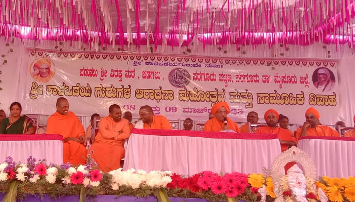 ಗಂಡ, ಹೆಂಡತಿ ಪ್ರೀತಿ–ವಿಶ್ವಾಸದಿಂದ ಸಾರ್ಥಕ ಜೀವನ ನಡೆಸಬೇಕು: ಶ್ರೀ ಮಹಾಂತಸ್ವಾಮಿ paduvalu