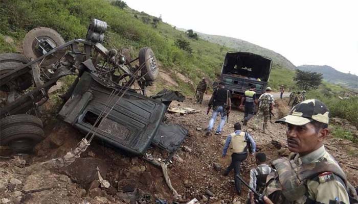 ನಕ್ಸಲರ ದಾಳಿ: ವ್ಯಾನ್ ಚಾಲಕ ಸೇರಿ 10 ಪೊಲೀಸರು ಹುತಾತ್ಮ chathisgada