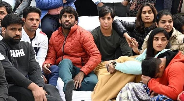 ದೆಹಲಿ ಪೊಲೀಸರ ವಿರುದ್ಧ ಕುಸ್ತಿ ಆಟಗಾರರು ಗಂಭೀರ ಆರೋಪ kusthipatugalu