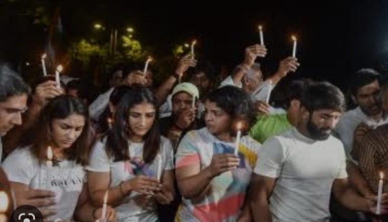 ಜಂತರ್ ಮಂತರ್ ನಲ್ಲಿ ಕುಸ್ತಿಪಟುಗಳು ಕ್ಯಾಂಡಲ್ ಮಾರ್ಚ್ ನಡೆಸಿ ನ್ಯಾಯಕ್ಕಾಗಿ ಪ್ರಧಾನಿ ನರೇಂದ್ರ ಮೋದಿ ಅವರಿಗೆ ಮನವಿ kustipatugalu