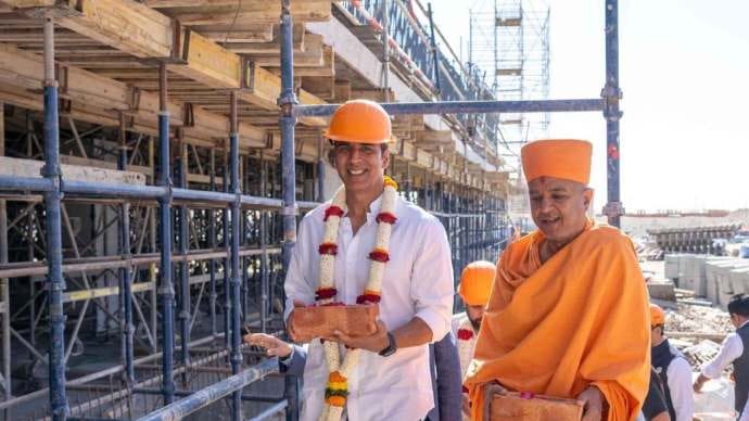 ಅಕ್ಷಯ್ ಕುಮಾರ್ ಅಬುಧಾಬಿಯಲ್ಲಿ ನಿರ್ಮಾಣವಾಗುತ್ತಿರುವ ದೇವಾಲಯಕ್ಕೆ ಭೇಟಿ akshay kumar