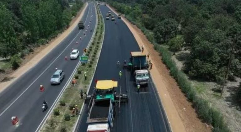 100 ಗಂಟೆಗೆ 100 ಕಿಮೀ ಎಕ್ಸ್ಪ್ರೆಸ್ವೇ: ದಾಖಲೆ ಸೃಷ್ಟಿಸುವ ಮೂಲಕ ರಾಷ್ಟ್ರೀಯ ಹೆದ್ದಾರಿ ಪ್ರಾಧಿಕಾರ express way