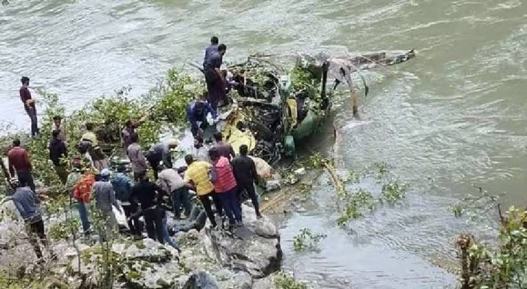 ಜಮ್ಮು ಮತ್ತು ಕಾಶ್ಮೀರದಲ್ಲಿ ಹೆಲಿಕಾಪ್ಟರ್ ಪತನ; ಯೋಧ ವೀರ ಮರಣ jammu kashmeera