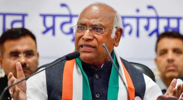 ಪ್ರಧಾನಿ ಜಪಾನ್ ಗೆ ಹೋದಾಗಲೆಲ್ಲ ನೋಟು ಬ್ಯಾನ್ ಆಗ್ತಿದೆ: ಖರ್ಗೆ kharge