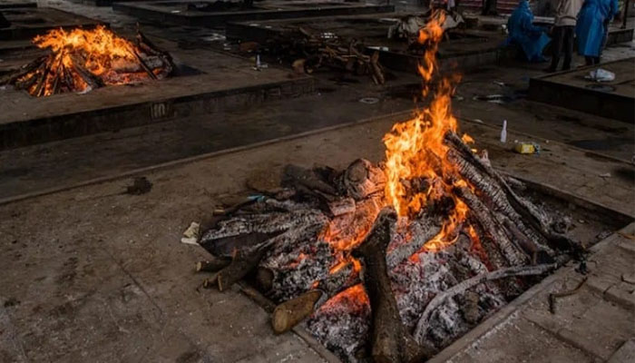 ಆಪ್ತ ಸ್ನೇಹಿತನ ಚಿತೆಗೆ ಹಾರಿ ವ್ಯಕ್ತಿ ಆತ್ಮಹತ್ಯೆ! uthara pradesh