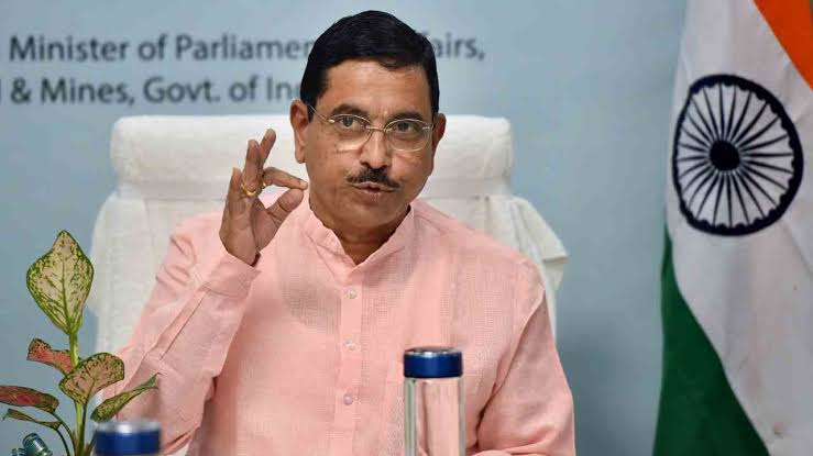 ವಂದೇ ಭಾರತ್ ರೈಲಿಗೆ ಚಾಲನೆ: ಪ್ರಲ್ಹಾದ್ ಜೋಶಿ prahladh joshi