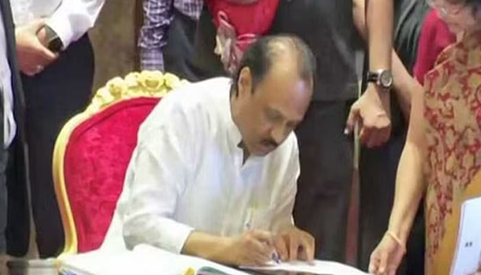 ಮಹಾರಾಷ್ಟ್ರ ರಾಜಕೀಯದಲ್ಲಿ ಭಾರೀ ಸಂಚಲನ: ಶರದ್ ಪವಾರ್ ಗೆ ಕೈ ಕೊಟ್ಟ ಸೋದರಳಿಯ ಅಜಿತ್ ಪವಾರ್ ajith pawar