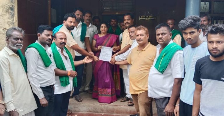 ರೈತರ ಸಂಕಷ್ಟಕ್ಕೆ ಸ್ಪಂದಿಸುವಂತೆ ಆಗ್ರಹಿಸಿ ಮನವಿ bailahongala