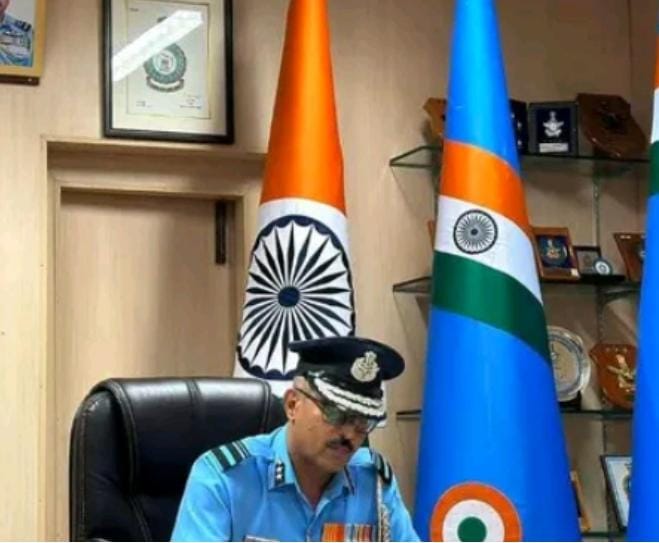 ಕೆ. ಎನ್. ಸಂತೋಷ್ ಎಸ್ ಡಿ ಐ ನ ಕಮಾಂಡೆಂಡ್ commandant