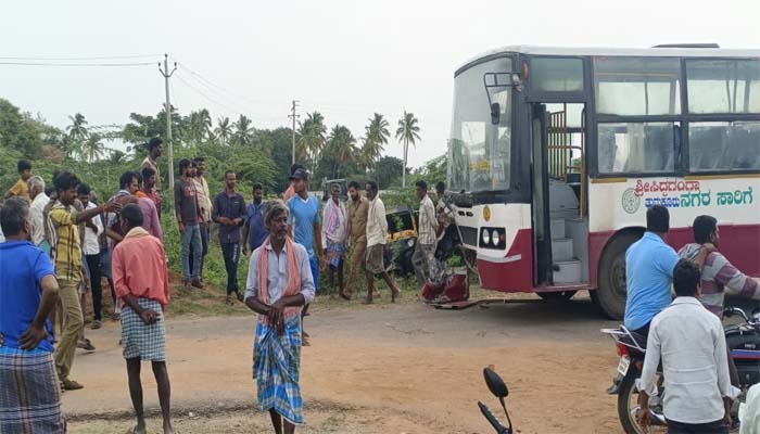 ಕೆಎಸ್ಆರ್ ಟಿಸಿ ಬಸ್ ಹಾಗೂ ಆಟೋ ಡಿಕ್ಕಿ: ಓರ್ವ ಮಹಿಳೆ ಸಾವು, 9 ಮಹಿಳೆಯರಿಗೆ ಗಾಯ accident