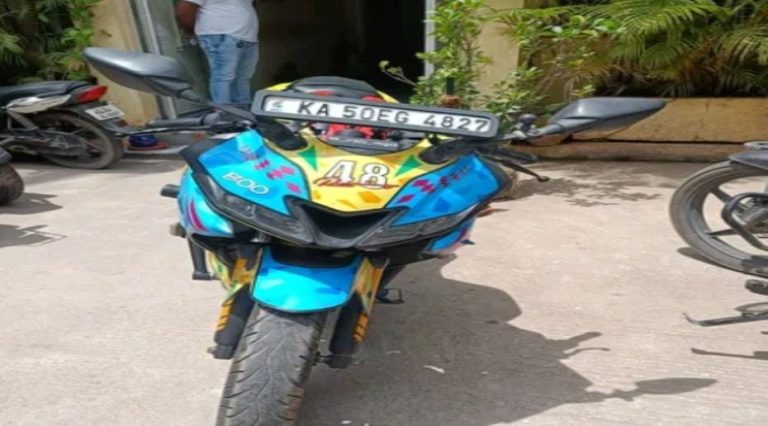 ಬೊಂಬೆ ಮುಖವಾಡ ಧರಿಸಿ ನಗರದಲ್ಲಿ ಸ್ಟಂಟ್ ಮಾಡುತ್ತಿದ್ದವನ ಸೆರೆ bike