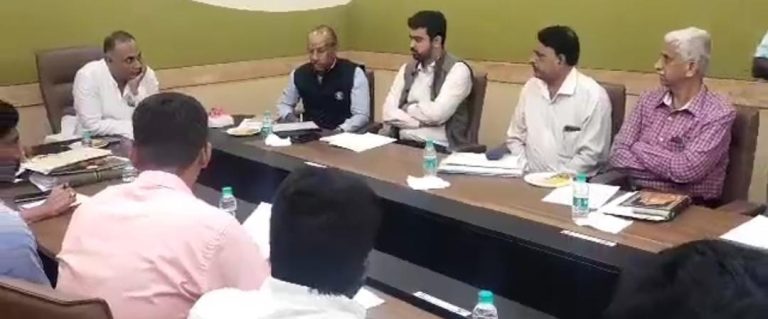 ಡಯಾಲಿಸಿಸ್ ಕೇಂದ್ರದ ಬಗ್ಗೆ ಸಭೆ ನಡೆಸಿದ ಸಚಿವ ದಿನೇಶ್ ಗುಂಡೂರಾವ್ meeting 2