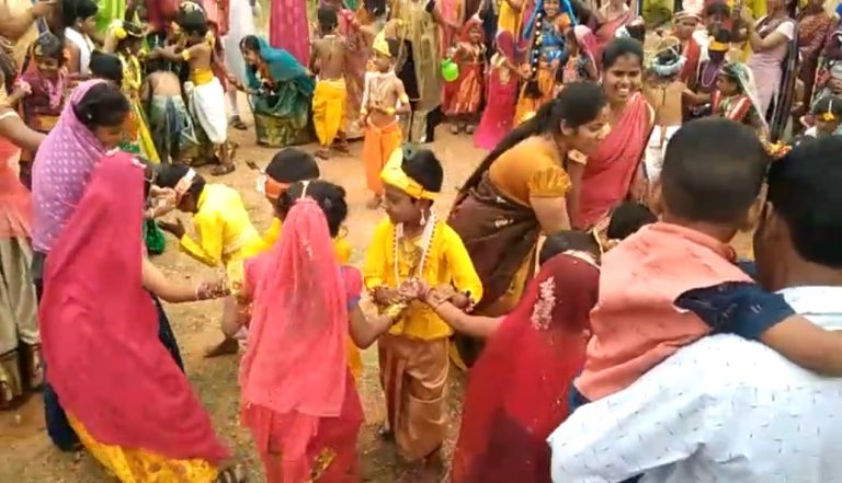 ಹೆಚ್.ಡಿ.ಕೋಟೆ: ಕ್ಲಾಸಿಕ್ ಲಿಟಲ್ ಬರ್ಡ್ಸ್ ಶಾಲೆಯಲ್ಲಿ ಶ್ರೀ ಕೃಷ್ಣ ಜನ್ಮಾಷ್ಠಮಿ ಕಾರ್ಯಕ್ರಮ ashtami