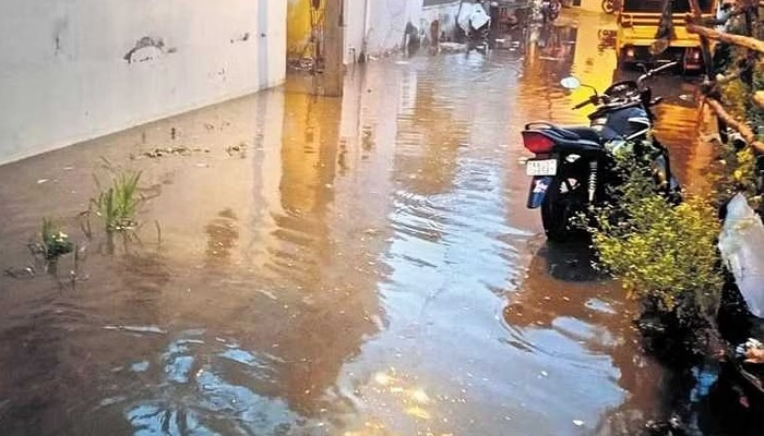 ಮಳೆ ಬಂದಾಗಲೆಲ್ಲಾ ಇಲ್ಲಿನ ಹತ್ತಾರು ಮನೆಗಳಿಗೆ ನುಗ್ಗುತ್ತಿದೆ ಕೊಳಚೆ ನೀರು! bengaluru 2