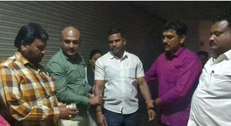 ಆರೋಪ ಪಟ್ಟಿಯಿಂದ ಹೆಸರು ಕೈಬಿಡಲು ಲಂಚ: ಹೆಡ್ ಕಾನ್ ಸ್ಟೆಬಲ್ ಸೆರೆ bengaluru