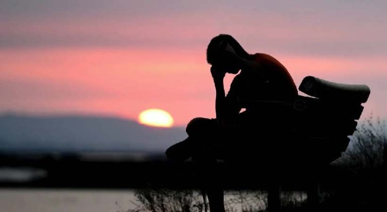 ಇಂದು ವಿಶ್ವ ಆತ್ಮಹತ್ಯೆ ತಡೆ ದಿನ: ಪ್ರತೀ ವರ್ಷ ಆತ್ಮಹತ್ಯೆ ಮಾಡಿಕೊಳ್ಳುವವರ ಸಂಖ್ಯೆ ಕೇಳಿದ್ರೆ ಶಾಕ್ ಆಗ್ತೀರಿ! help line