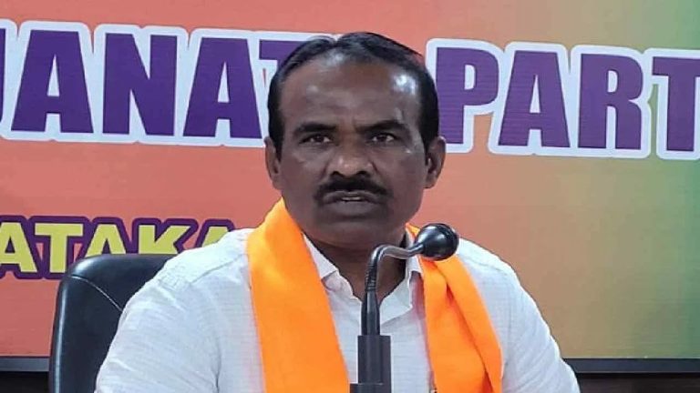 ಕಾವೇರಿ, ಬರ ವಿಚಾರ ಡೈವರ್ಟ್ ಮಾಡಲು ಮೂವರು ಡಿಸಿಎಂ ನೇಮಕದ ಬಗ್ಗೆ ಚರ್ಚೆ: ಎಂಎಲ್ ಸಿ ರವಿಕುಮಾರ್ ಆರೋಪ m l c ravikumar