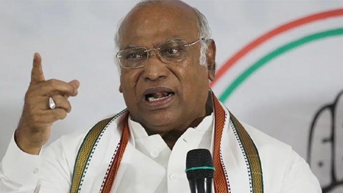 ಪ್ರಧಾನಿ ಮೋದಿ ಮಣಿಪುರ ಹೊರತುಪಡಿಸಿ ಎಲ್ಲ ಕಡೆ ಹೋಗುತ್ತಾರೆ: ಮಲ್ಲಿಕಾರ್ಜುನ ಖರ್ಗೆ mallikharjuna kharge