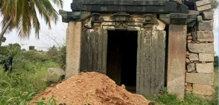 ನಿಧಿಗಾಗಿ ಕಳ್ಳರು ದೇವಸ್ಥಾನದ ಒಳಗೆ ಹತ್ತು ಅಡಿ ಆಳ ಅಗೆದ ದುಷ್ಕರ್ಮಿಗಳು nidhi