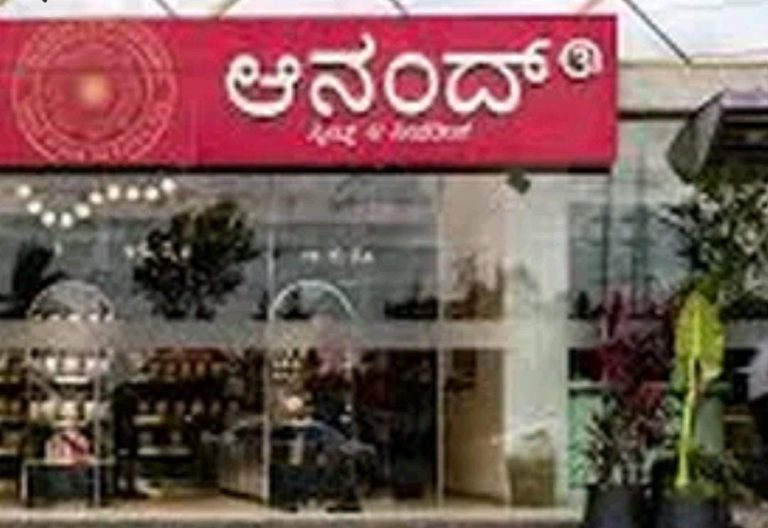 ಆನಂದ್ ಸ್ವೀಟ್ ಮಾಲೀಕನಿಂದ ಕಾರು ಚಾಲಕನ ಮೇಲೆ ಹಲ್ಲೆ anandh