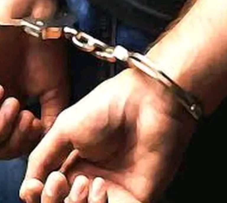 ಸೇನೆಯಲ್ಲಿ ಕೆಲಸ ಕೊಡಿಸುವುದಾಗಿ ವಂಚನೆ: ಖತರ್ನಾಕ್ ದಂಪತಿ ಬಂಧನ arrest