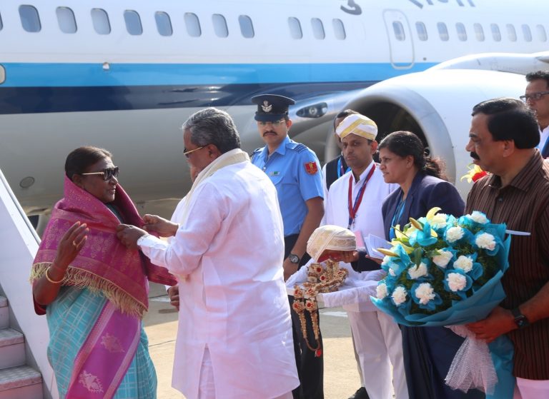 ಬೆಂಗಳೂರಿಗೆ ಆಗಮಿಸಿದ ಗೌರವಾನ್ವಿತ ರಾಷ್ಟ್ರಪತಿಗಳಾದ ಶ್ರೀಮತಿ ದ್ರೌಪದಿ ಮುರ್ಮು bengaluru