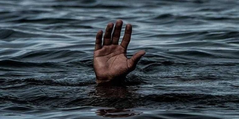ಕುಡಿದ ಅಮಲಿನಲ್ಲಿ ಈಜಲು ಹೋದ ವ್ಯಕ್ತಿ ಕೆರೆಯಲ್ಲಿ ಮುಳುಗಿ ಸಾವು death