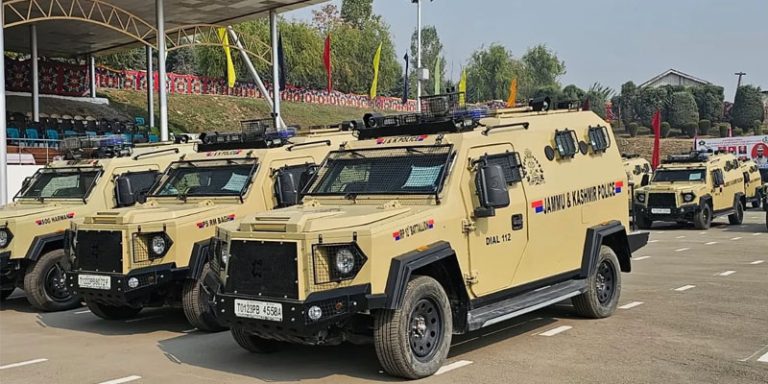 ‘ರಕ್ಷಕ್’ ಮತ್ತು ‘ಶೌರ್ಯ’ ಎಂಬ ಹೆಸರಿನ ಸುಧಾರಿತ ವಾಹನಗಳ ಅನಾವರಣಗೊಳಿಸಿದ ಕಾಶ್ಮೀರ ಪೊಲೀಸರು kashmeer
