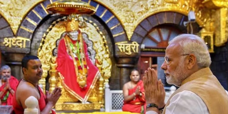 ಶಿರಡಿ ಸಾಯಿಬಾಬಾ ದೇವಸ್ಥಾನದಲ್ಲಿ ಪ್ರಾರ್ಥನೆ ಸಲ್ಲಿಸಿದ ಪ್ರಧಾನಿ ಮೋದಿ modhi 3