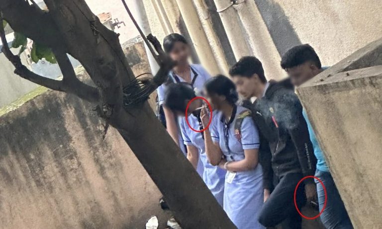 ಸಾರ್ವಜನಿಕವಾಗಿ ವಿದ್ಯಾರ್ಥಿಗಳಿಂದ ಸಿಗರೇಟ್ ಸೇವನೆ students