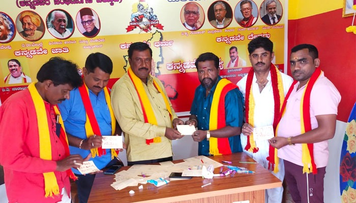 ಕಾವೇರಿ ನದಿ ನೀರು ಹಂಚಿಕೆ ವಿವಾದ: ಕೇಂದ್ರಕ್ಕೆ ಕರವೇ ಕಾರ್ಯಕರ್ತರಿಂದ ರಕ್ತದಲ್ಲಿ ಪತ್ರ thumakuru 3