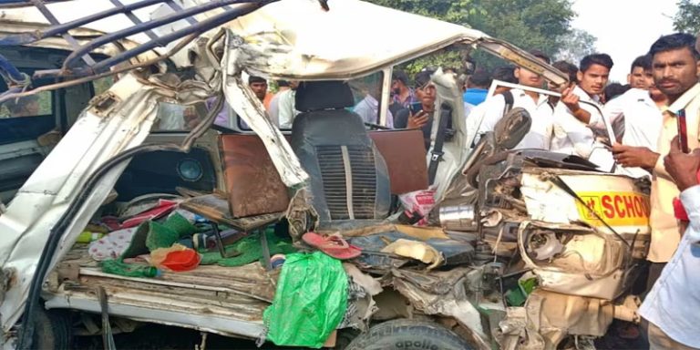 ಸ್ಕೂಲ್ ಬಸ್- ಸ್ಕೂಲ್ ವ್ಯಾನ್ ಡಿಕ್ಕಿ: ಚಾಲಕ ಸೇರಿದಂತೆ 5 ಶಾಲಾ ವಿದ್ಯಾರ್ಥಿಗಳ ದಾರುಣ ಸಾವು utthar pradesh