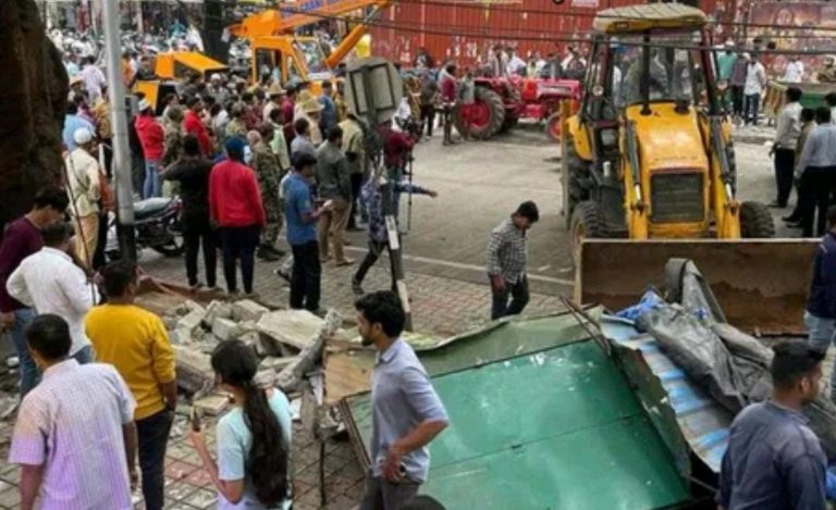 ಬಿಡಿಎ ಕಾಂಪ್ಲೆಕ್ಸ್ ಬಳಿ ಫುಟ್ ಪಾತ್ ತೆರವು: ವ್ಯಾಪಾರಿಗಳ ಆಕ್ರೋಶ bengaluru 2